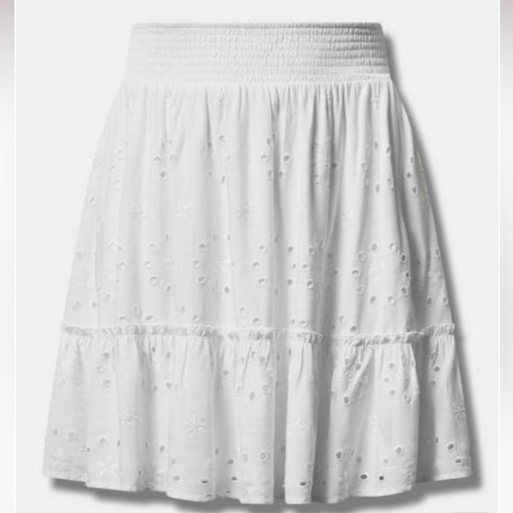 Torrid White Mini Challis Tiered Skater Skirt NWT - Picture 4 of 7